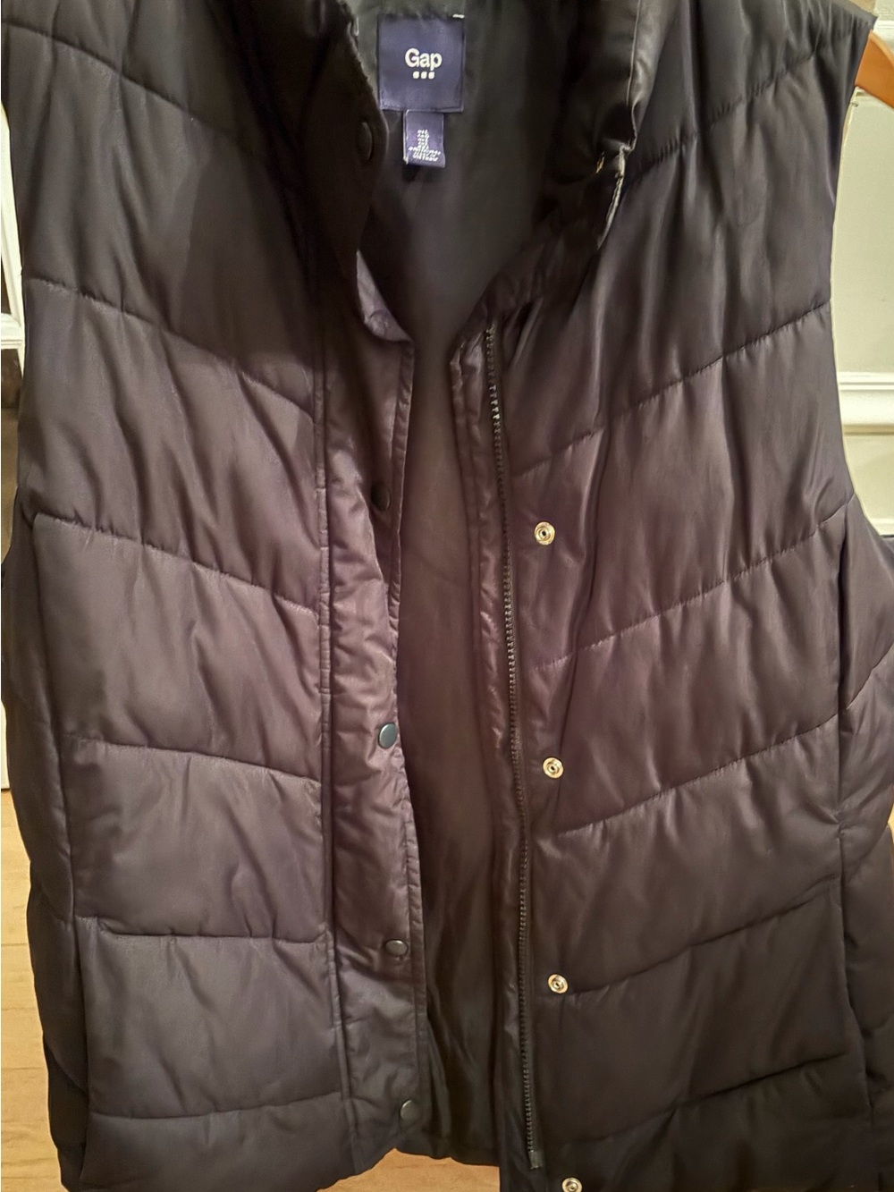 Gap puffer vest large